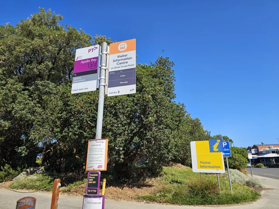 Apollo Bay'de otobüs durağı