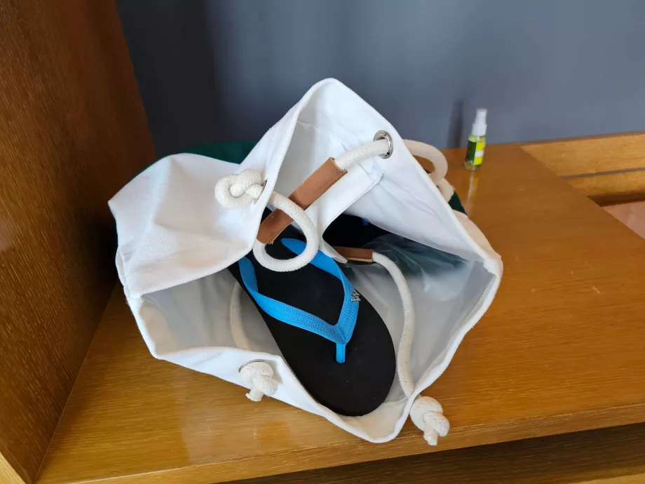 Plaj için parmak arası terlikler