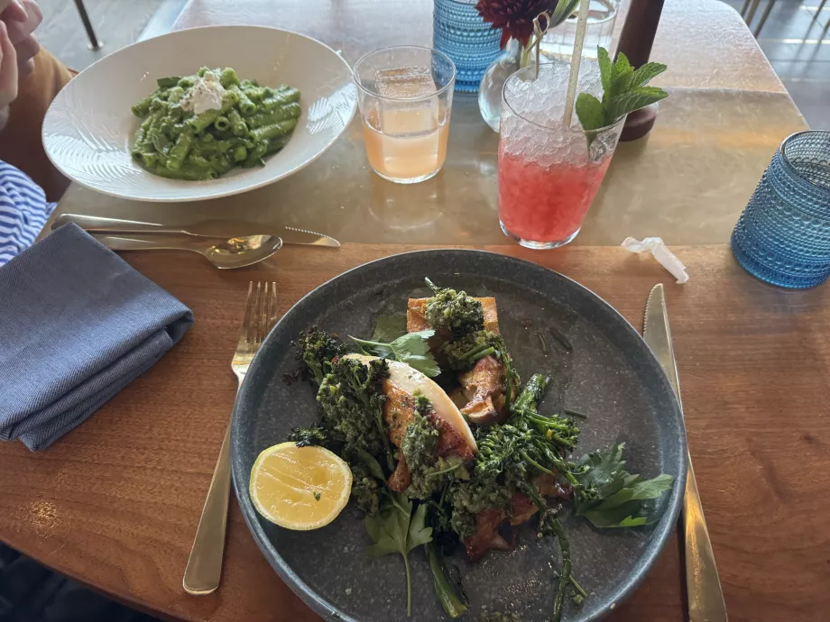 Peak Restaurant'ta Yemek