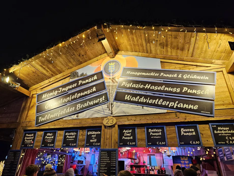 Üniversite kampüsündeki Noel pazarında fiyatlar