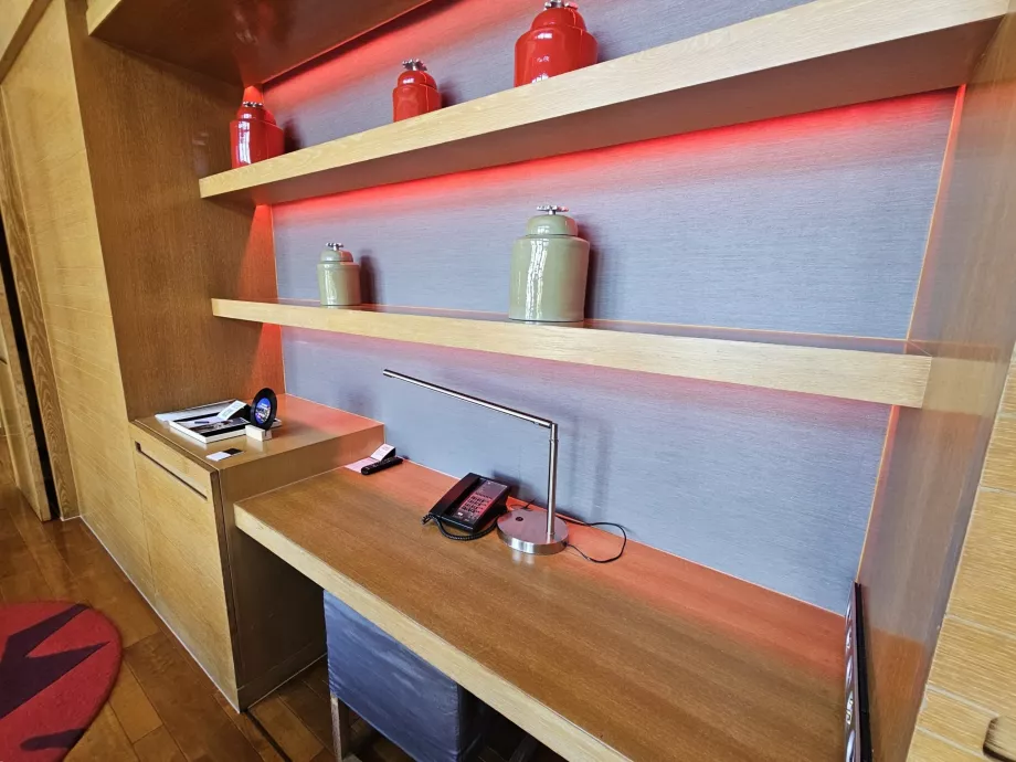 İş için ofis masası