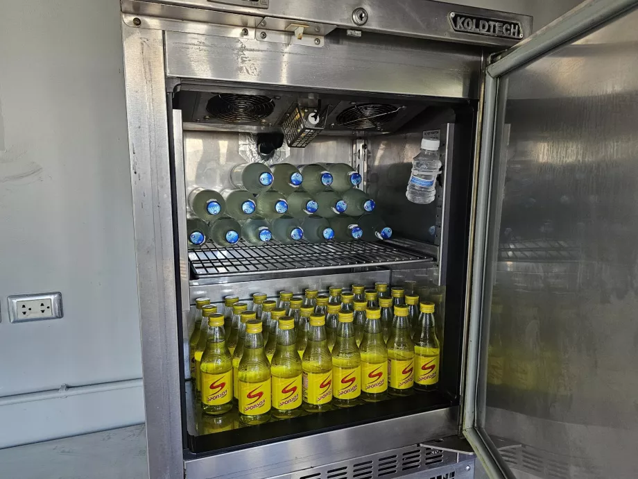 SweetSpot'ta su ve limonata