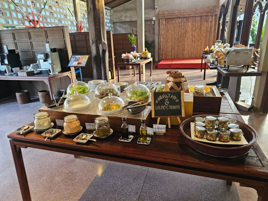 Kahvaltı - sağlıklı ve salata köşesi