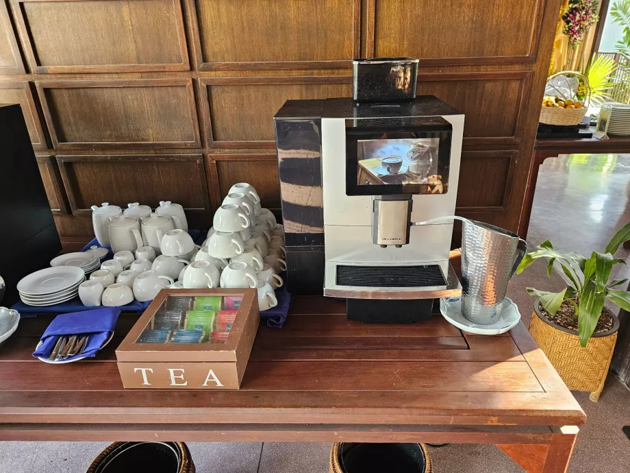 Kahvaltı - kahve makinesi