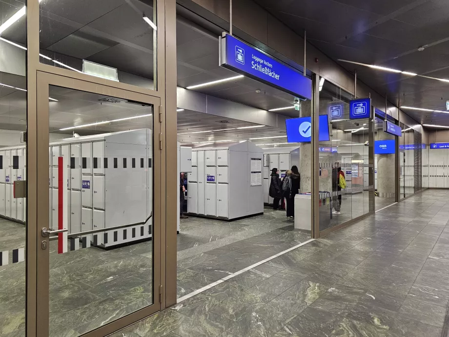 Wien Hbf'de bagaj dolapları
