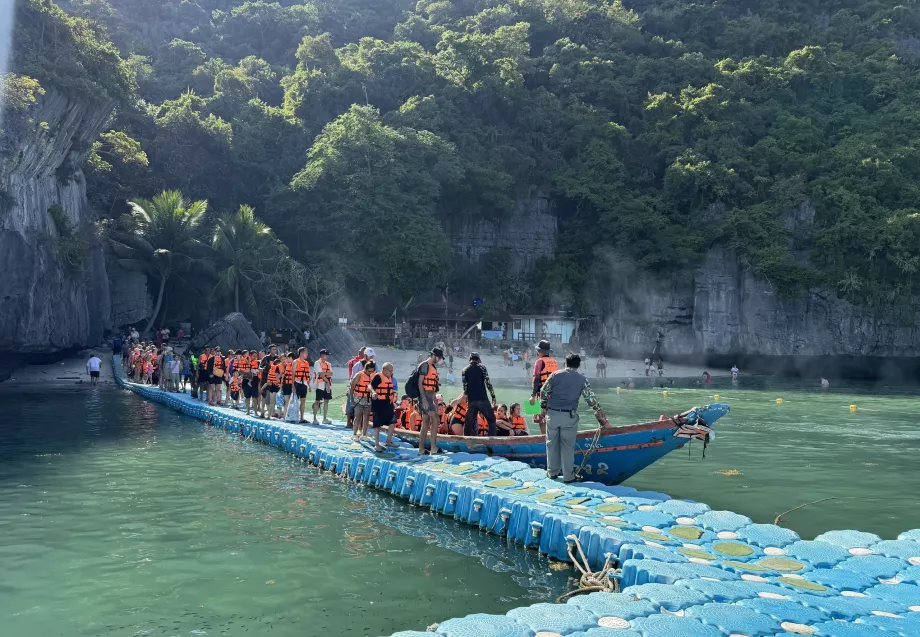 Zümrüt Göl İskelesi