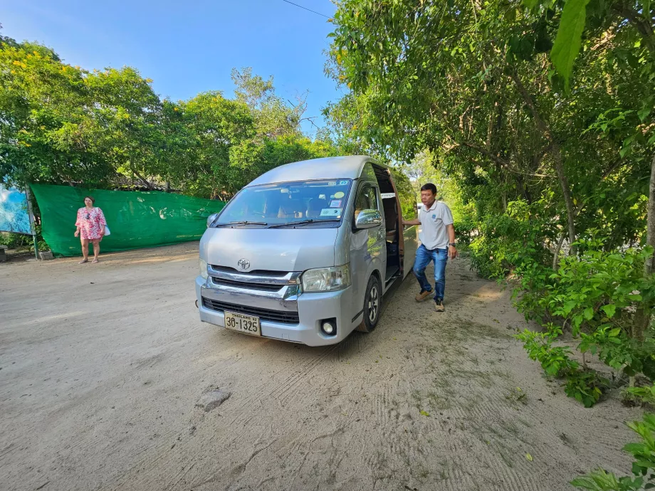 Otelden iskeleye transfer için minivan