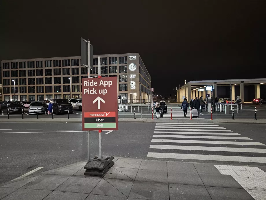 Mobil uygulamalar aracılığıyla taksi durakları