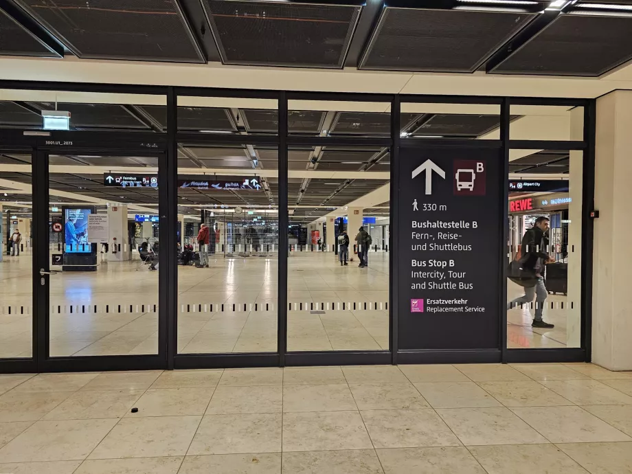 Uzun mesafe otobüslerinin durak tabelaları