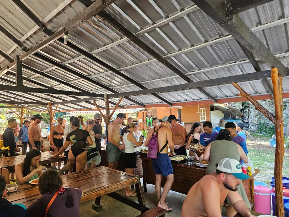 Öğle yemeği gezi fiyatına dahildir