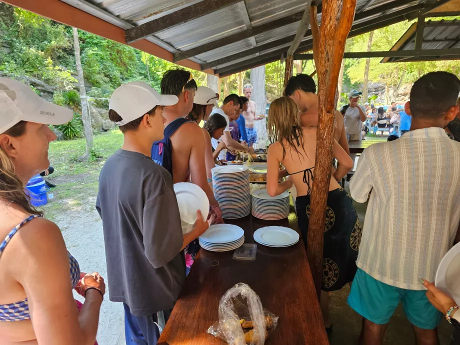 Öğle yemeği gezi fiyatına dahildir