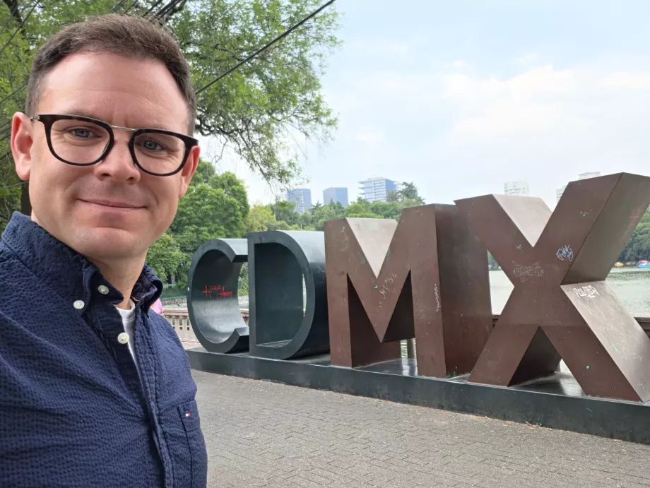 "CDMX" tabelasının önünde ben