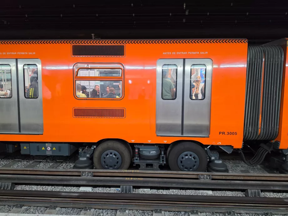 Metro trenlerinde lastik tekerlekler