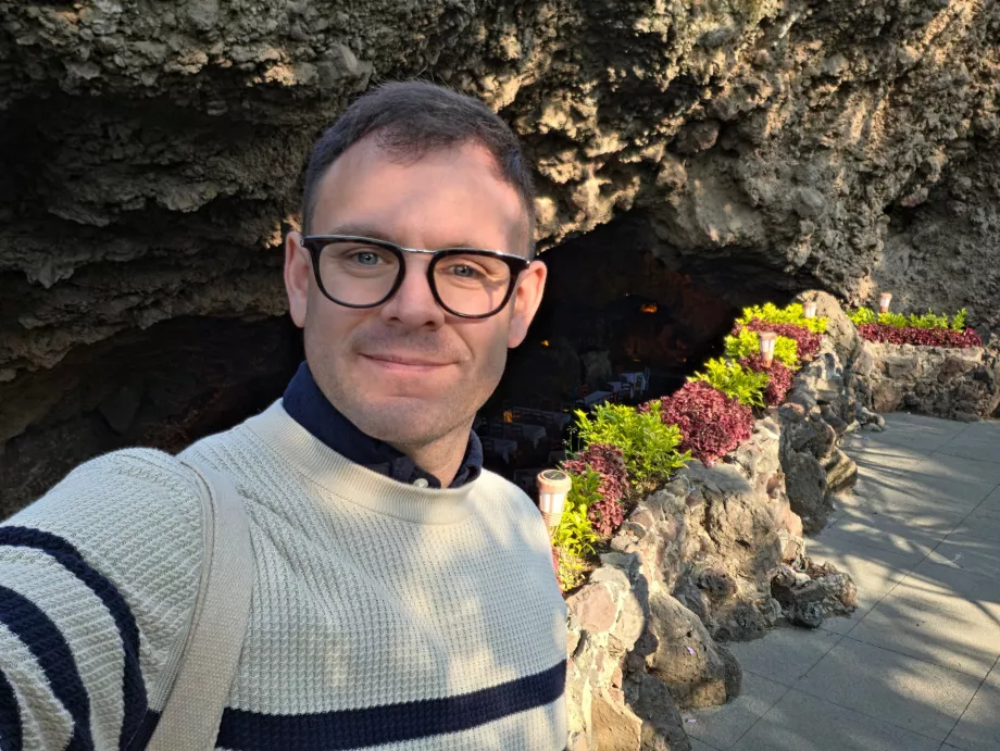 La Gruta restoranındayım