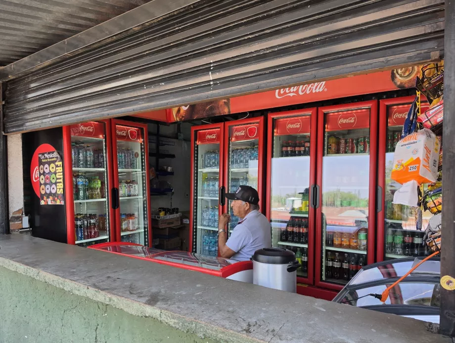 İki numaralı girişte içecek satışı