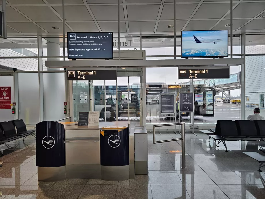 Terminal 1 ve 2 arasında shuttle transit otobüs