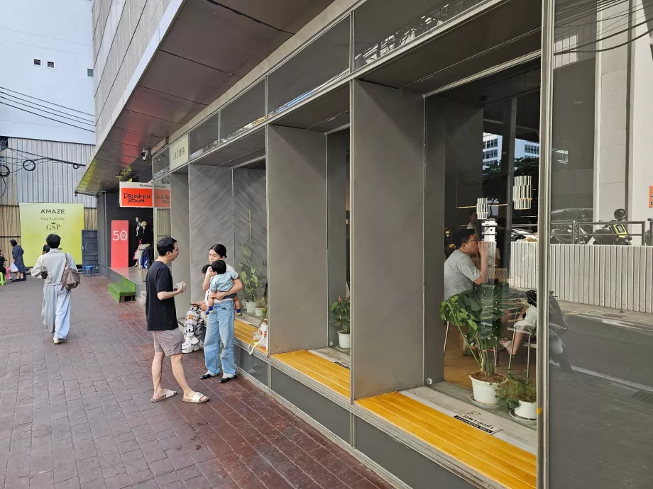 La Cabra, açık havada oturma