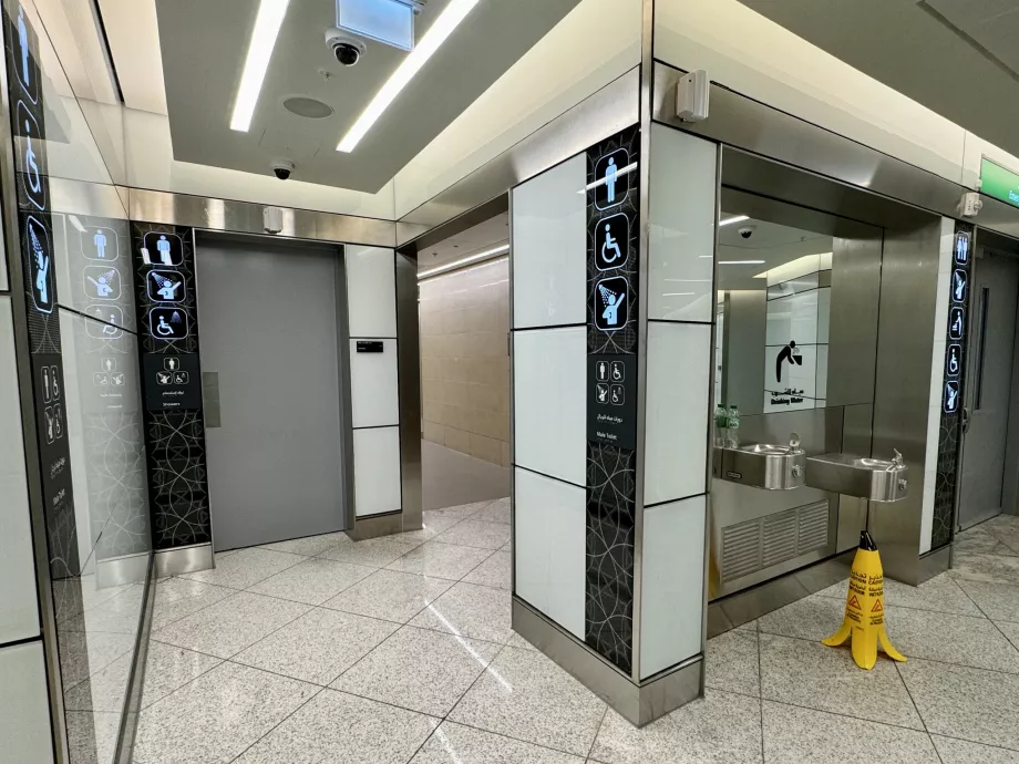 Duşlar, tuvaletler ve içme suyu sebili