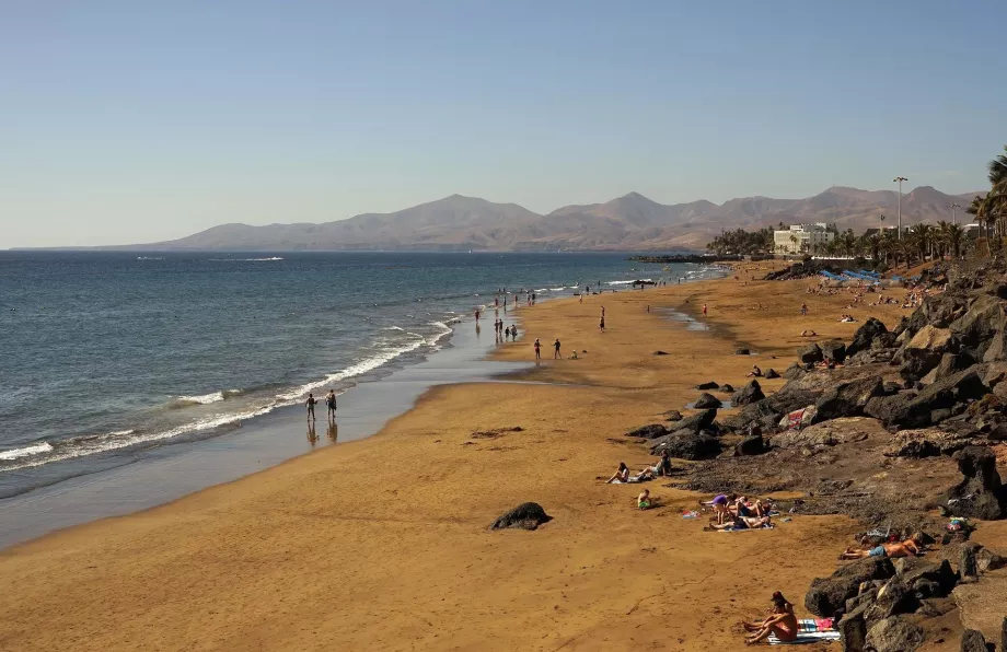 Puerto del Carmen'deki Playa Grande plajları