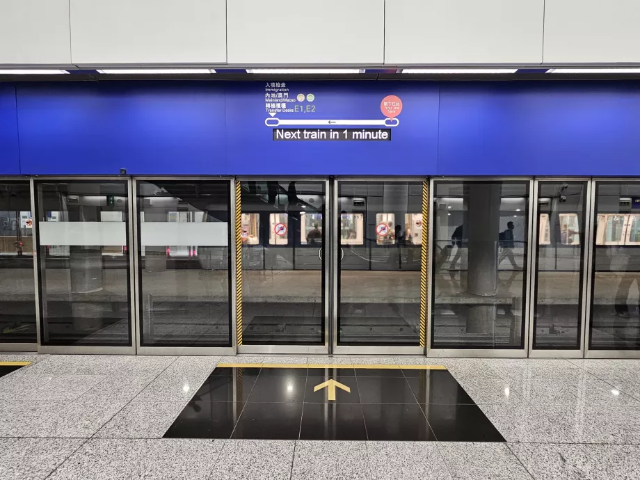 Otomatik tren "SkyTrain" istasyonu