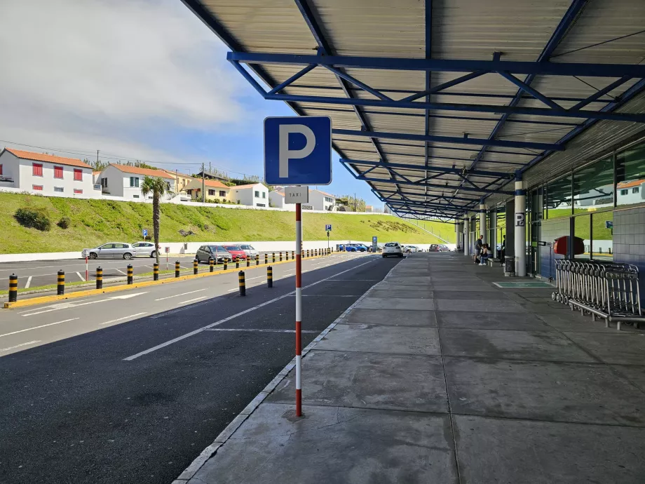 Terminalin hemen önünde taksi durağı