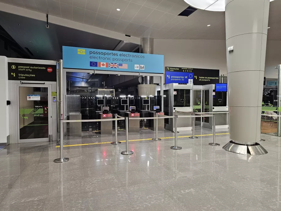 Schengen Bölgesi dışına yapılan çıkışlar için pasaport kontrolü