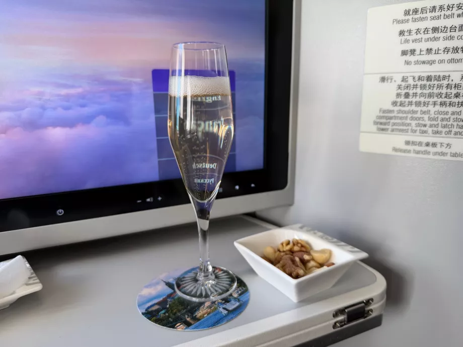 Hoş geldiniz içeceği ve kuruyemiş