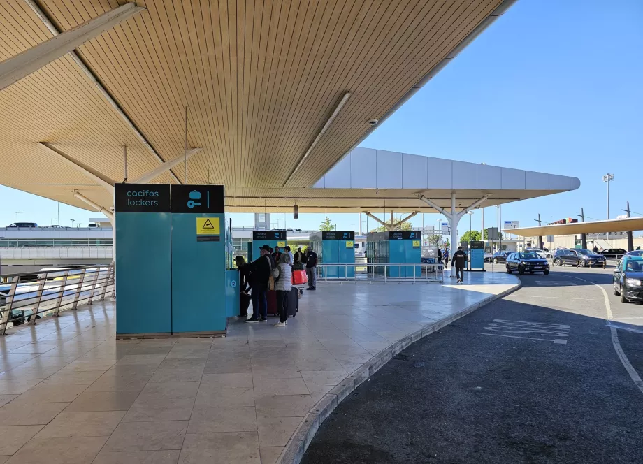 Bagaj için kilitli dolaplar