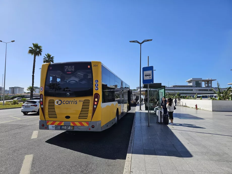 Lizbon şehir merkezi yönündeki otobüs durakları