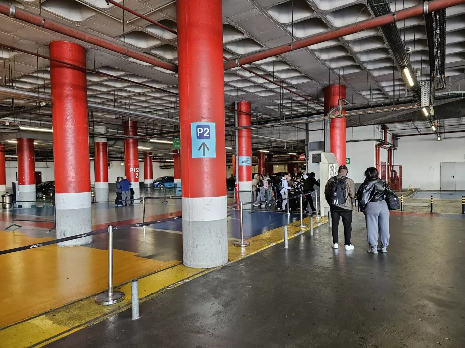 Park yeri P2 - Uber ve Bolt taksi durağı