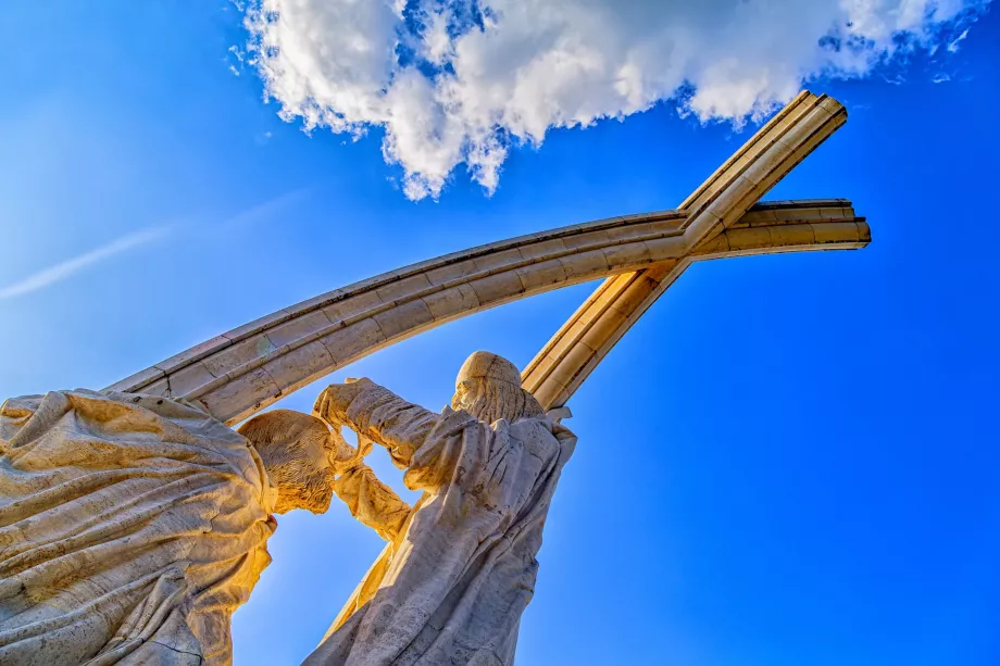 Aziz Stephen Heykeli