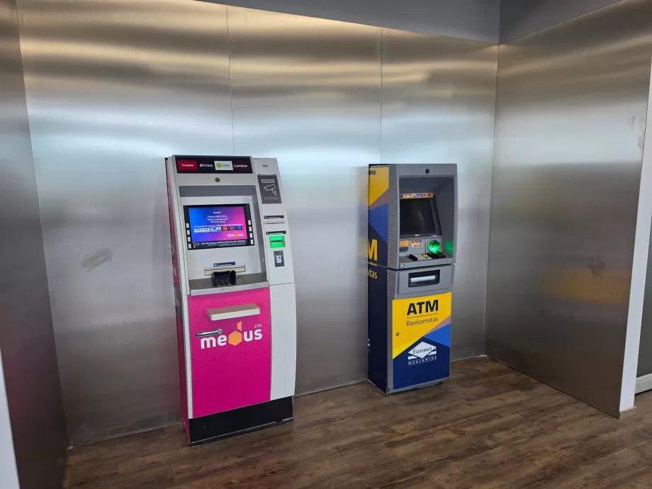 Geliş salonundaki ATM