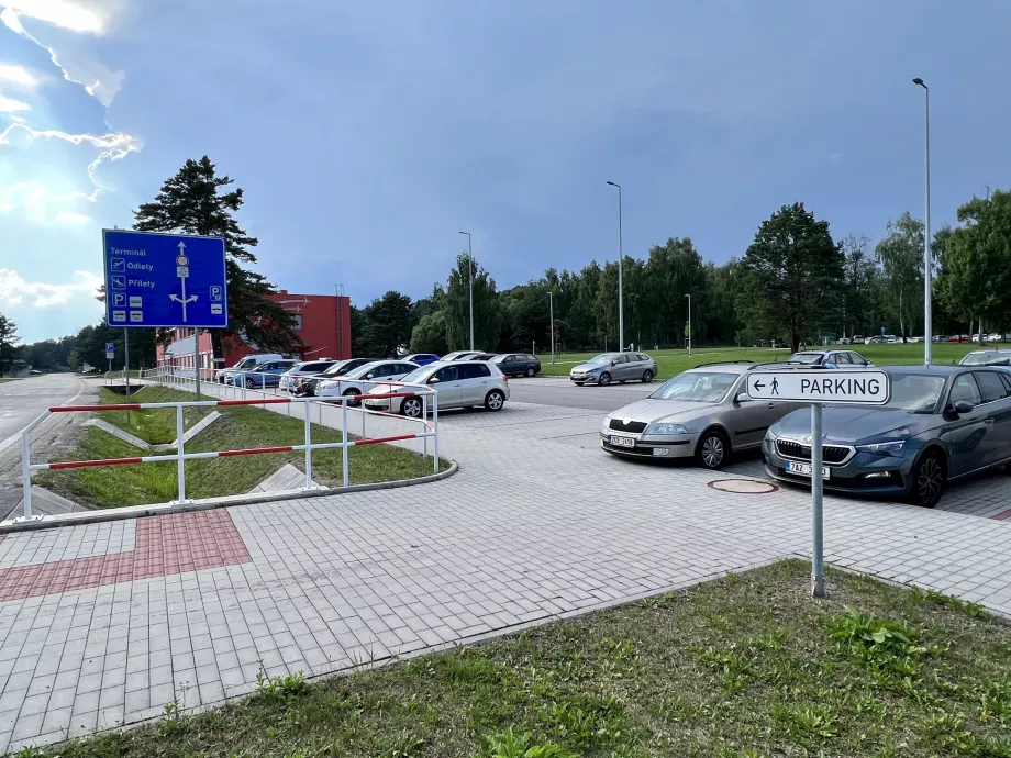 České Budějovice Havaalanı otoparkı