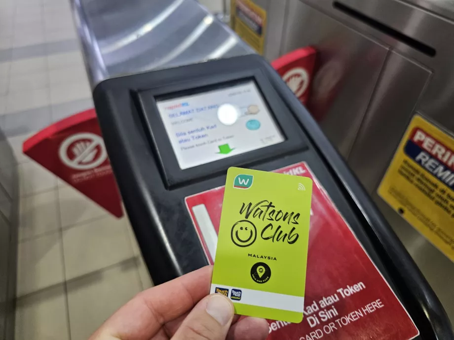Metroya girmek için Touch-n-Go kartını kullanma