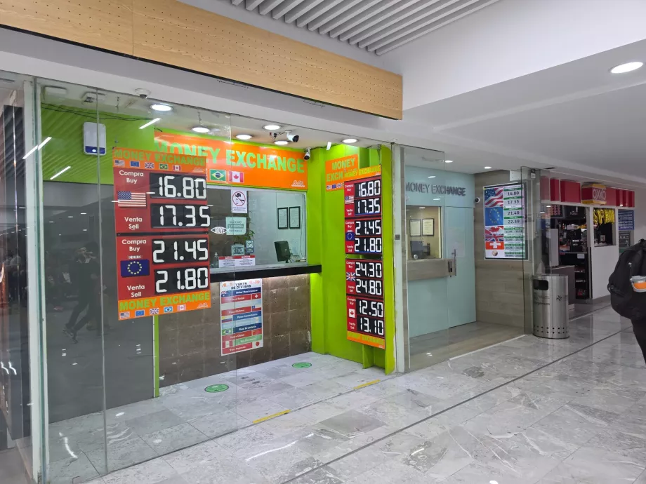 Geliş salonundaki döviz büroları