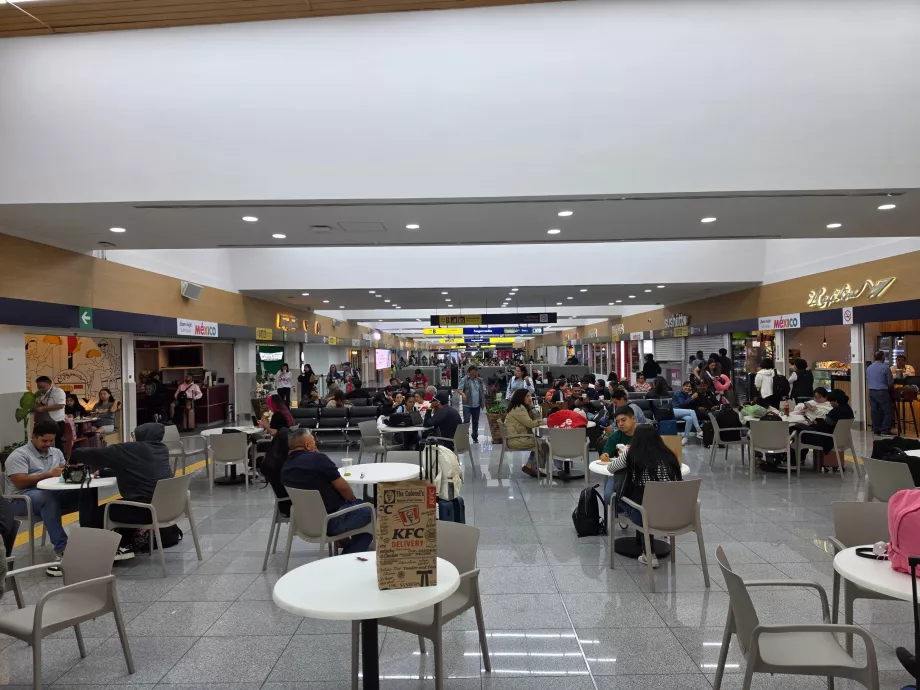 Yemek alanı, transit alanı, Terminal 1