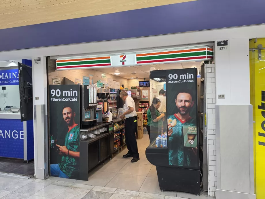 Geliş salonundaki 7-Eleven
