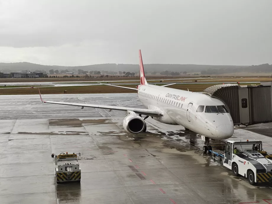 Qantas, Embraer E190