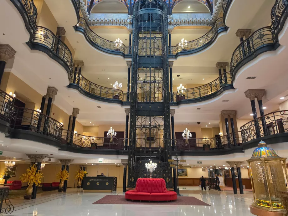 Otel lobisi
