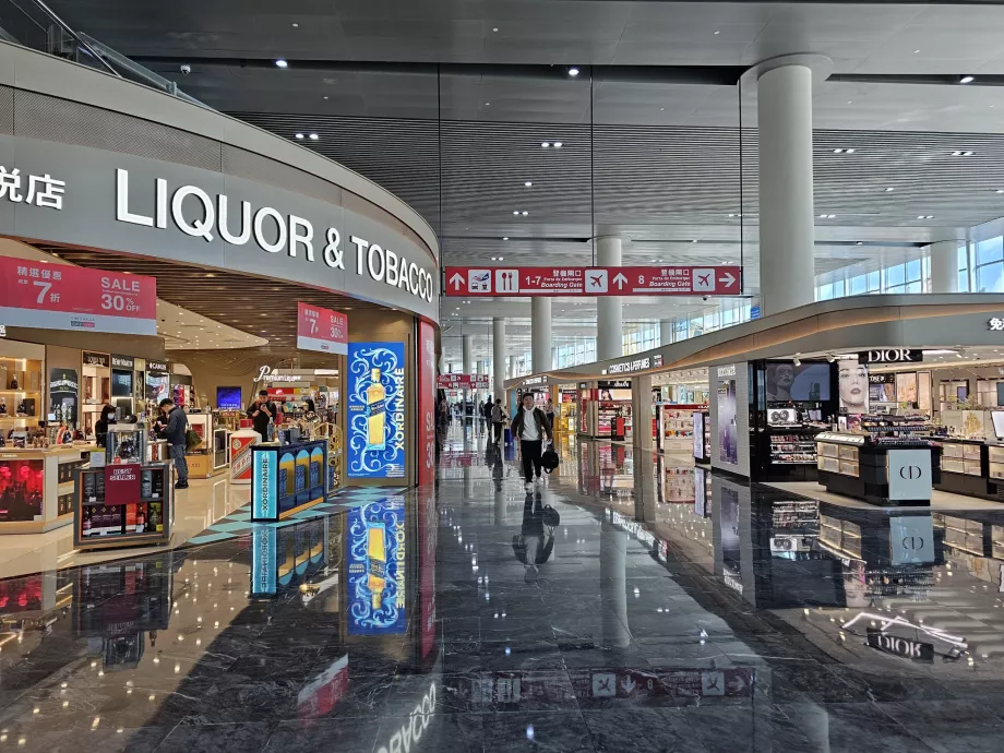 Macao Havalimanı transit bölgesindeki mağazalar
