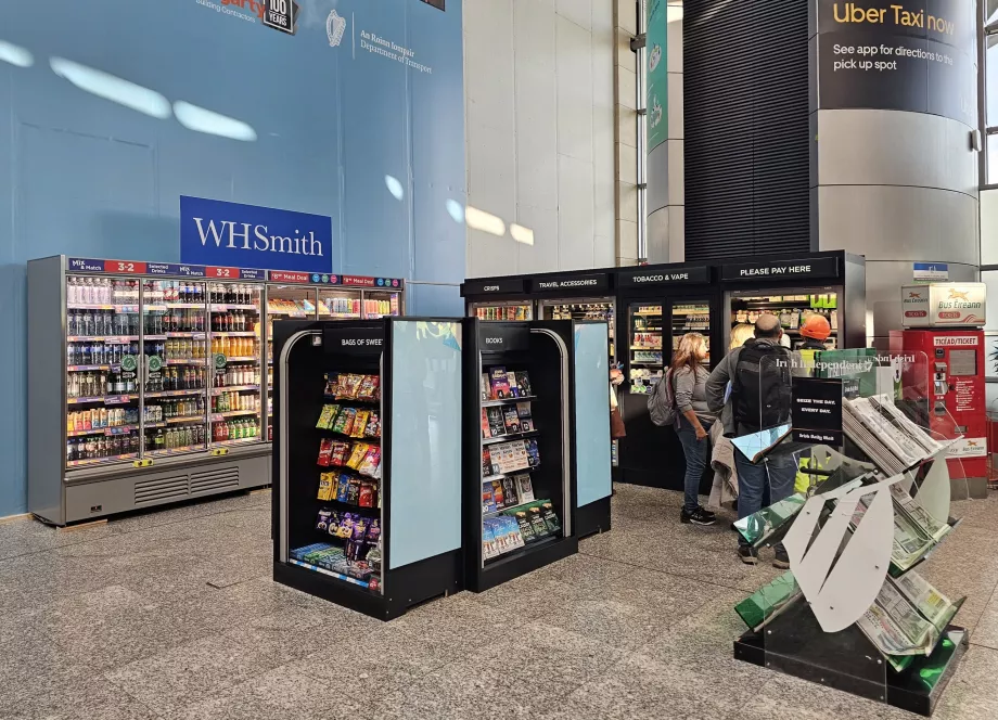 Gelen yolcu salonundaki WHSmith