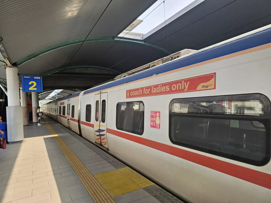 KTM trenlerinde kadınlara özel vagonlar