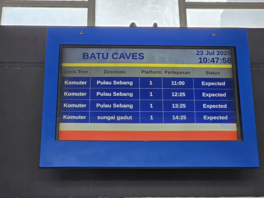 Batu Caves istasyonundaki bilgi panoları