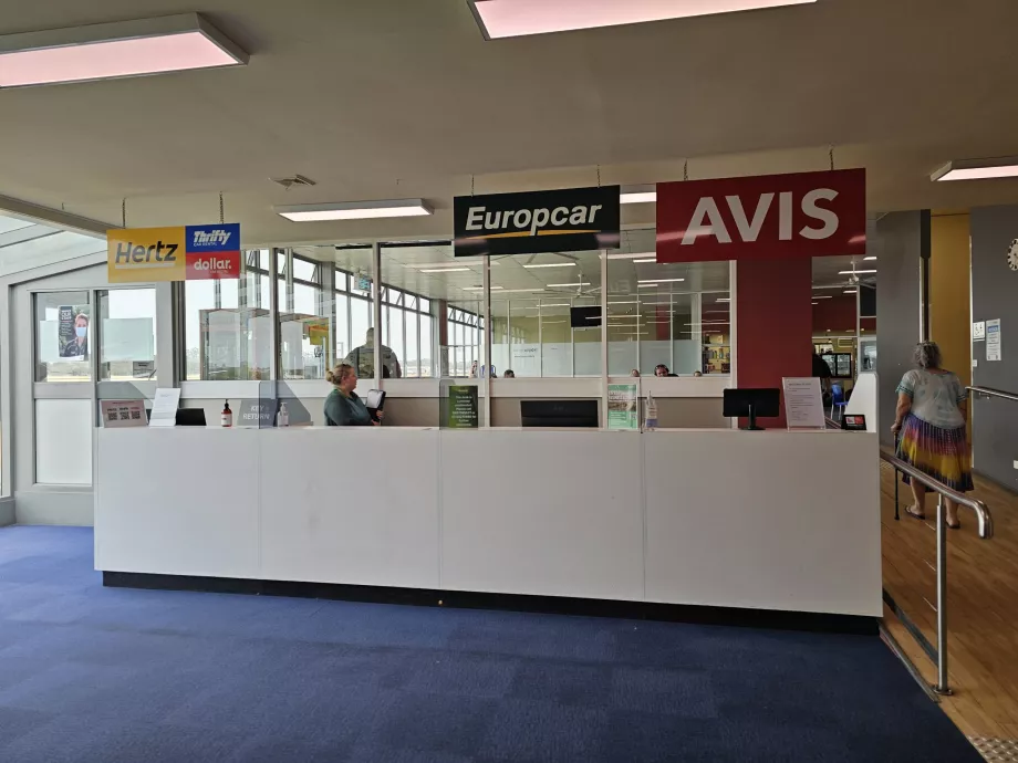 Gelen yolcu terminalinde araç kiralama