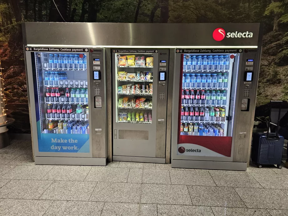 Frankfurt Havalimanı'ndaki Selecta otomatları