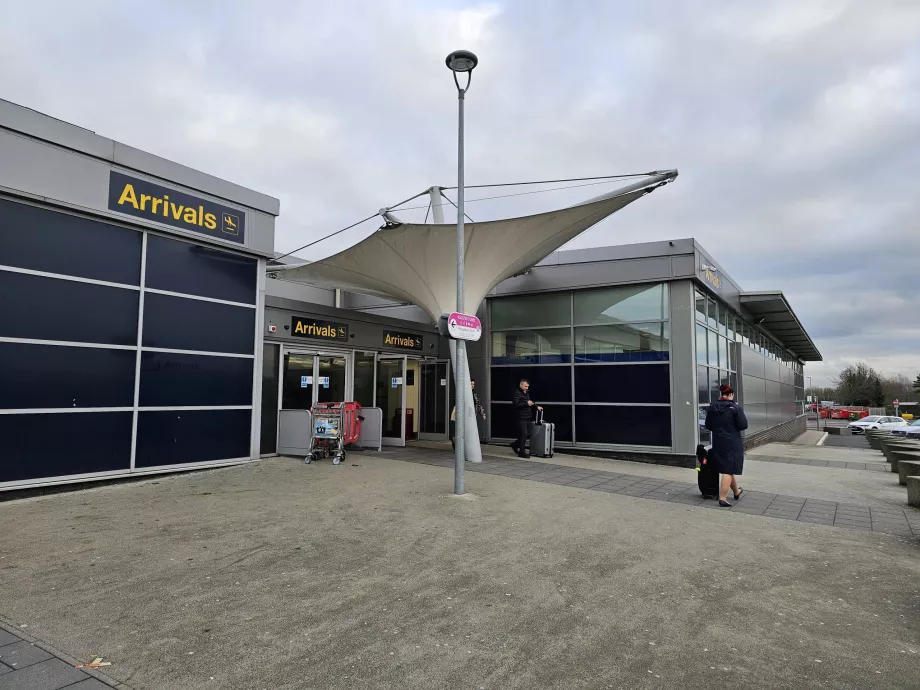 East Midlands Havalimanı Geliş Salonu