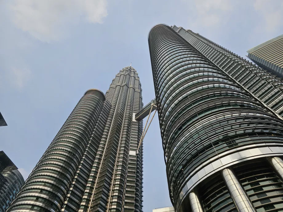 Petronas İkiz Kuleleri