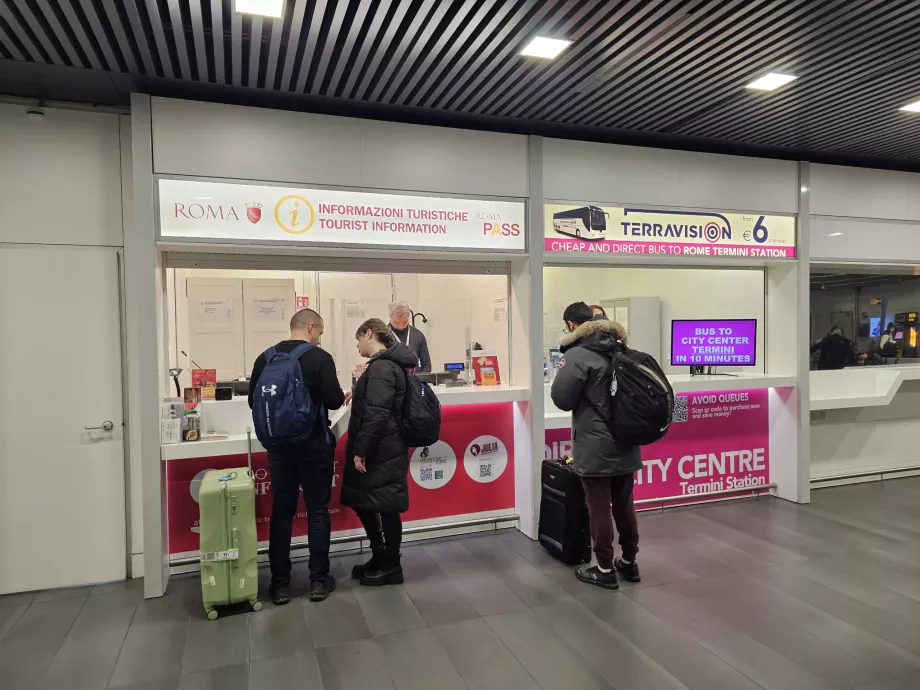 Otobüs bileti satmak için standlar