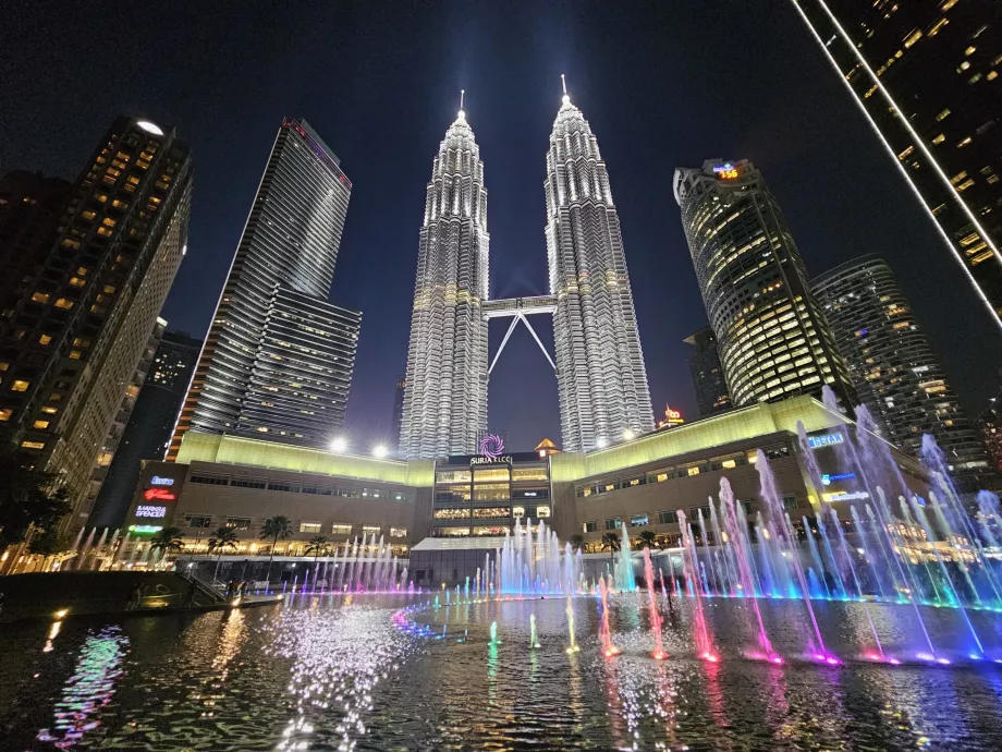 Petronas İkiz Kuleleri
