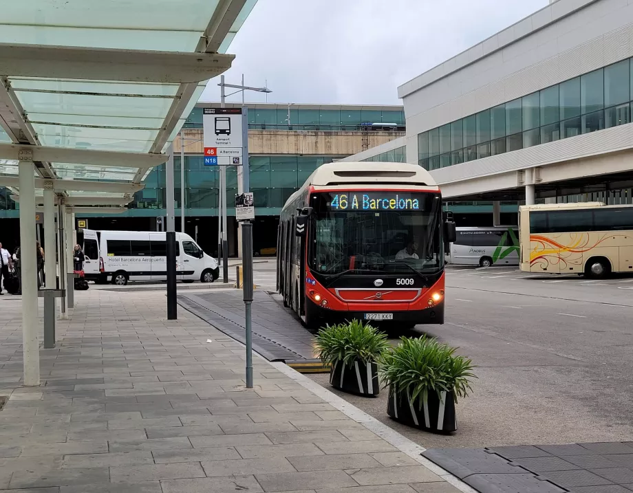 Terminal 1'deki 46 numaralı otobüs durağı